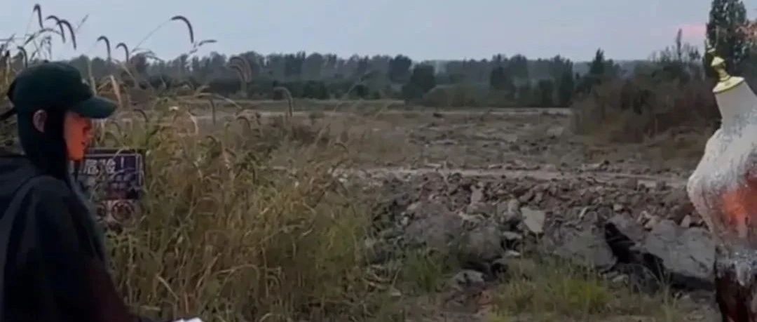 女子空地燒婚紗，為自己舉辦離婚典禮！