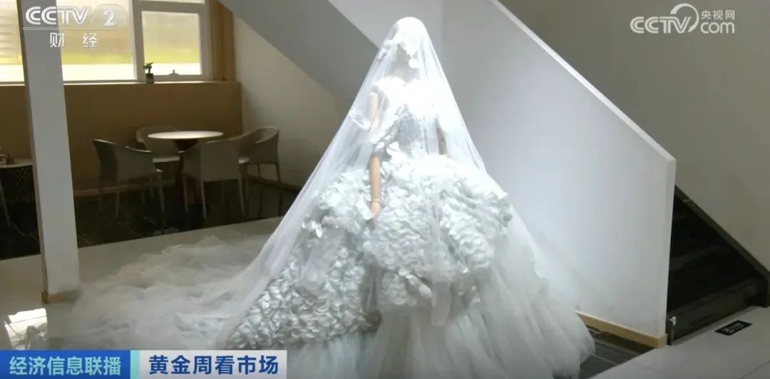 一天趕6場(chǎng)!整個(gè)朋友圈都在結婚?