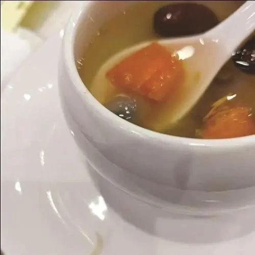45萬(wàn)元婚宴吃出異物！