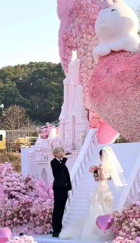熱搜第一！鹿哈向女友求婚成功