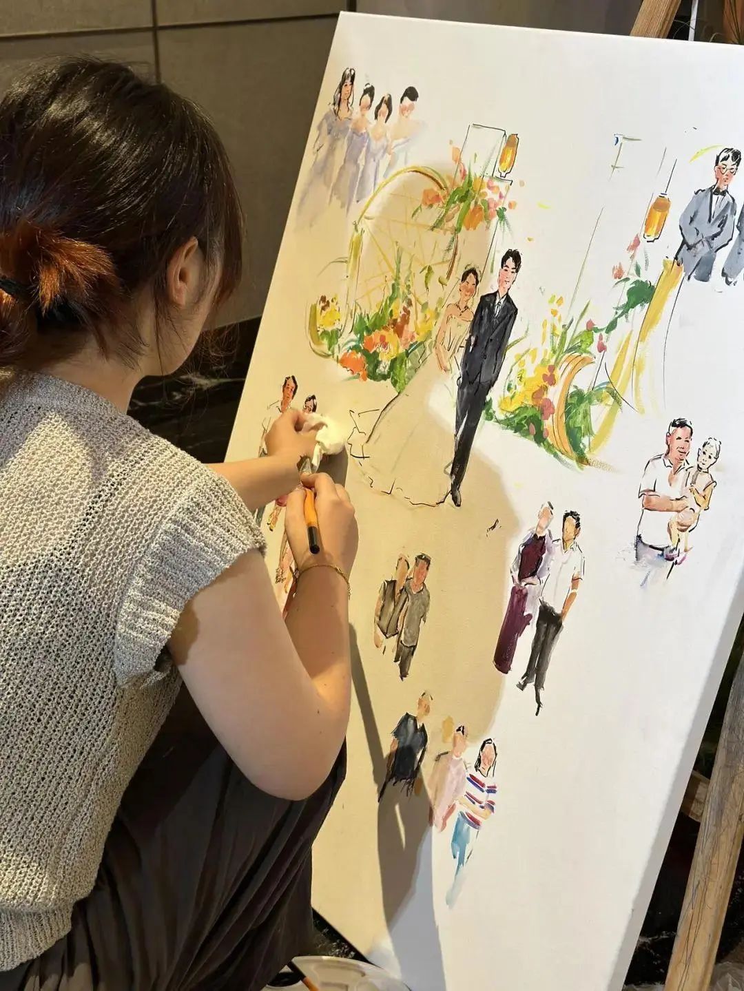 用畫(huà)作來(lái)記錄婚禮現場(chǎng)，婚禮現場(chǎng)繪畫(huà)師，近幾年正在悄然興起。